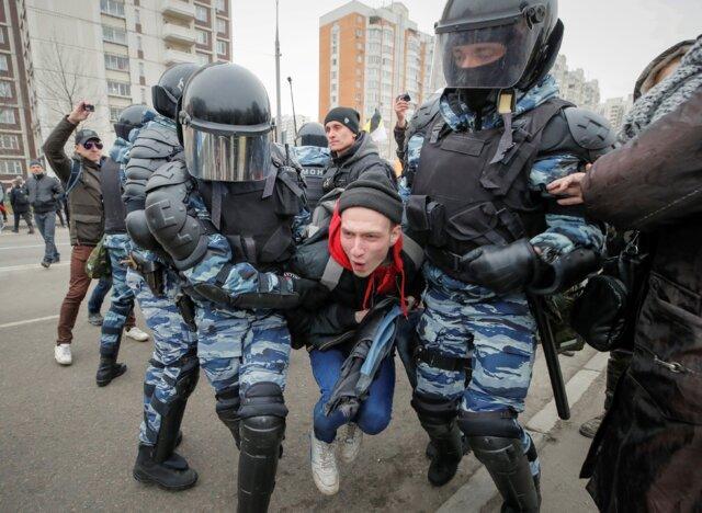 روسیه چهار معترض اپوزسیون را در ارتباط با پرونده جدید خشونت علیه پلیس بازداشت کرد
