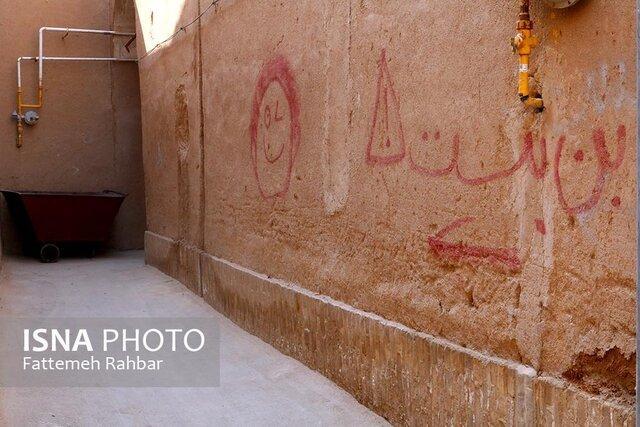 خطوط جهالت و بی فرهنگی بر دیوارهای شهر جهانی خطوط جهالت و بی فرهنگی بر دیوارهای شهر جهانی