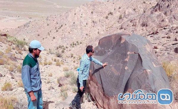 کشف دو سنگ نگاره باستانی جدید در خوسف کشف دو سنگ نگاره باستانی تازه در خوسف